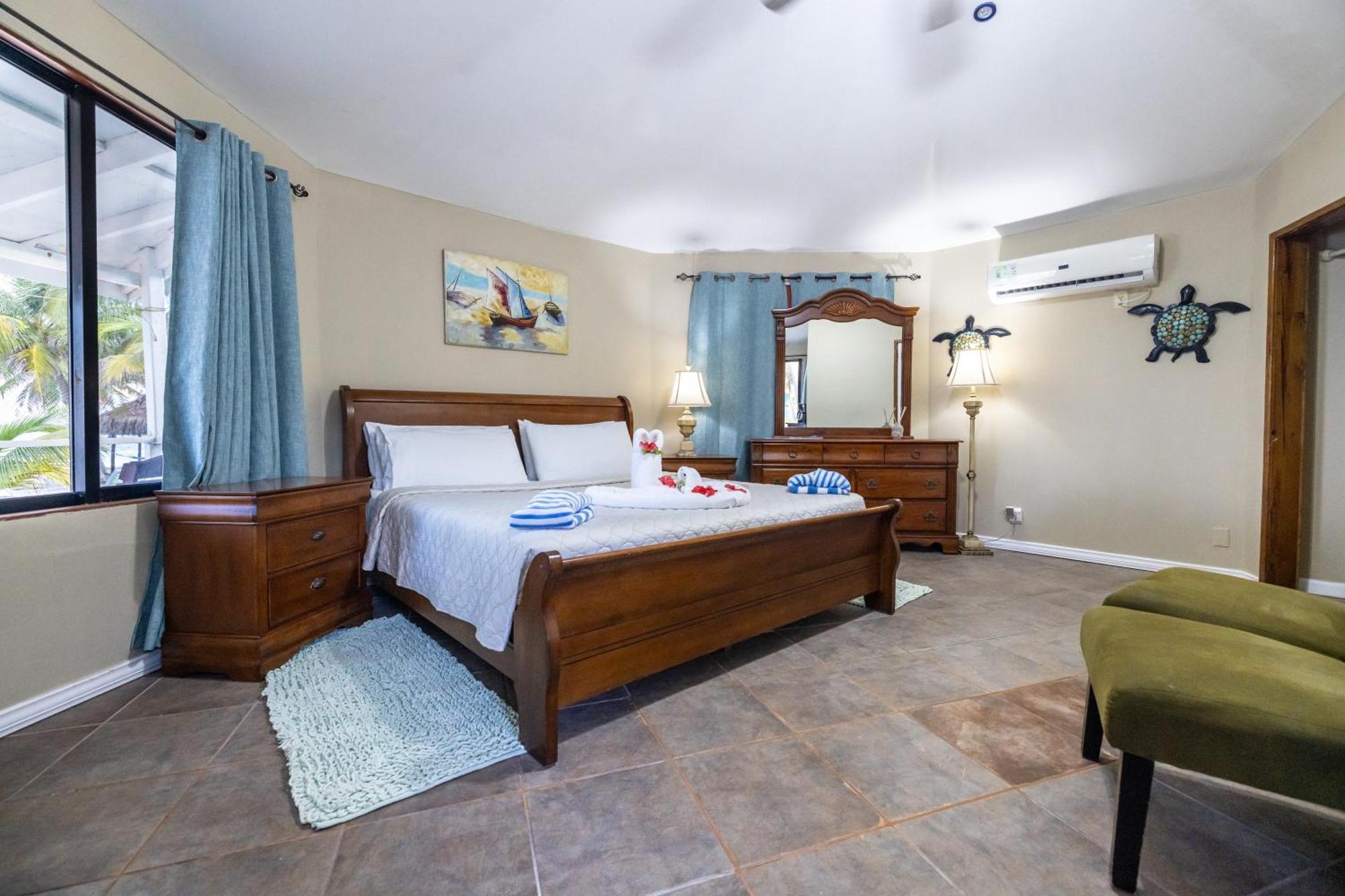Blue Marlin Beach Resort Dangriga Exterior foto