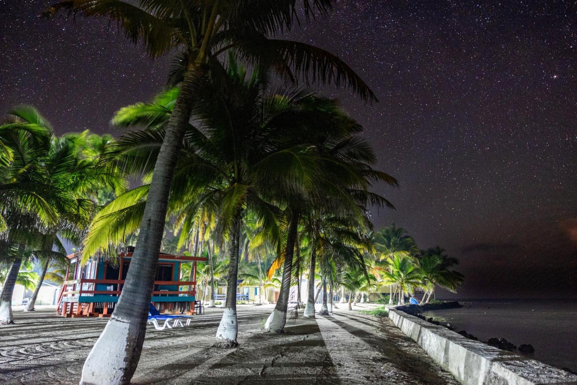Blue Marlin Beach Resort Dangriga Exterior foto