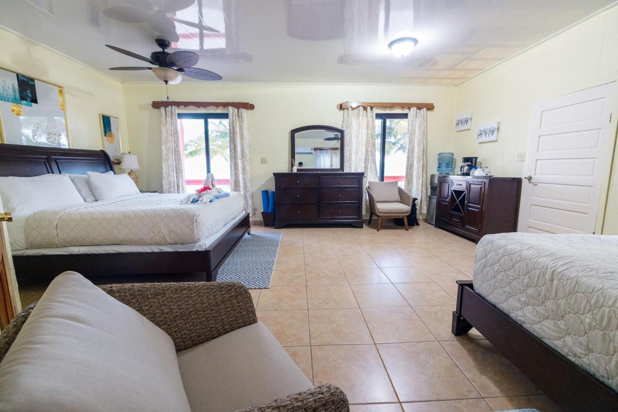 Blue Marlin Beach Resort Dangriga Exterior foto